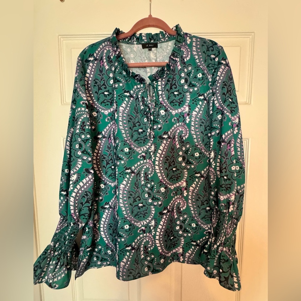 Le Gali Elegant Green Paisley Women's Top. Excellent condition. Size XL